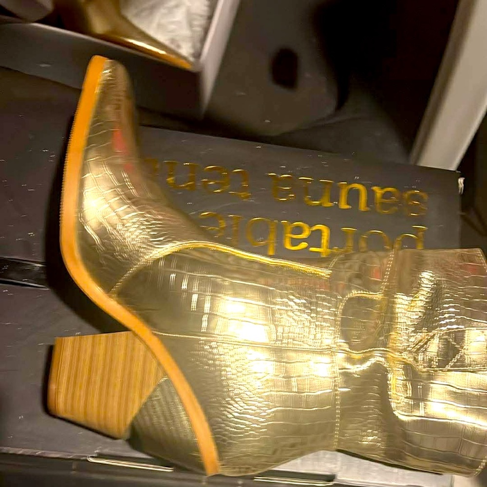 Gold cowgirl boots worn once  size 8 1/2